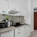 Aparthouse Center *