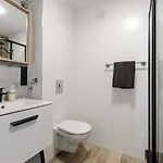 Aparthouse Center
