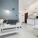 Aparthouse Center *